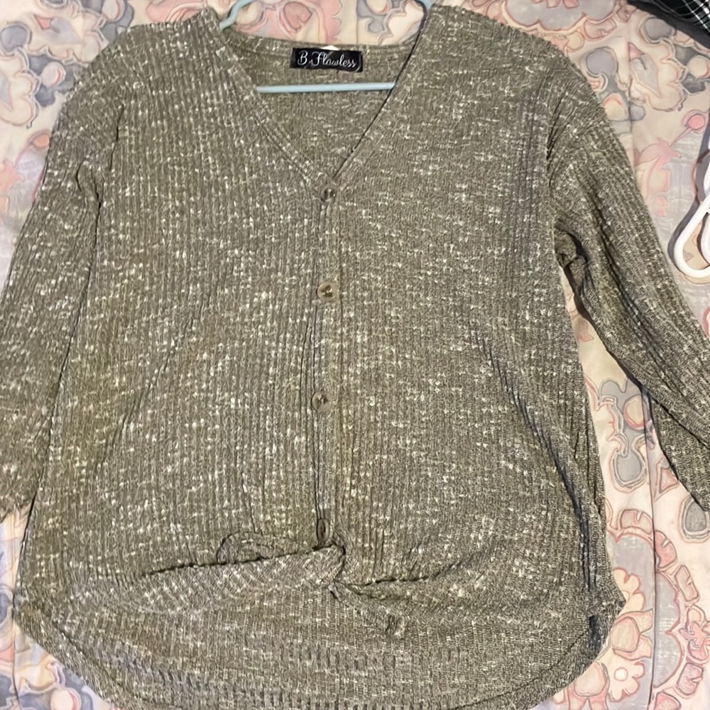 Green sweater shirt size medium